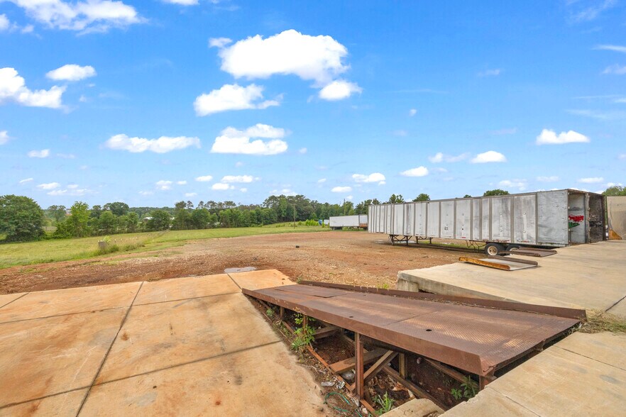 More Photos Of 252 Komplex Dr, Carnesville Warehouse For Sale