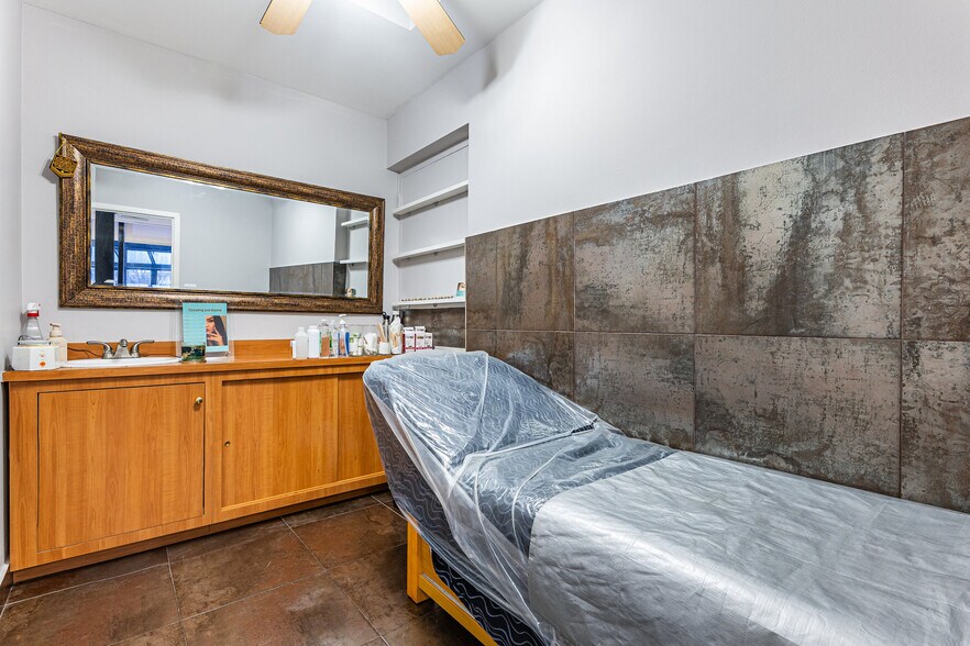 More Photos Of 405 N Wabash Ave, Chicago Office For Sale