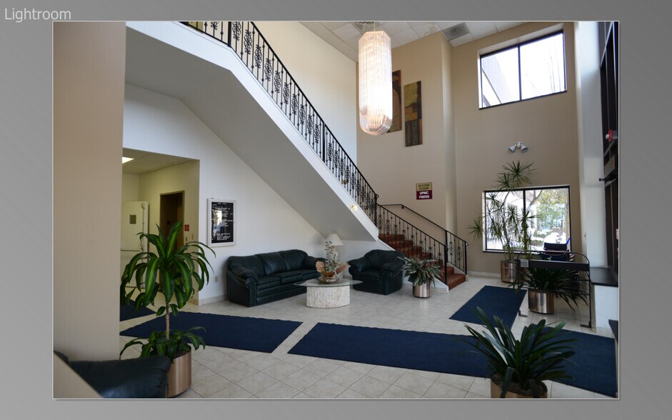 More Photos Of Allegheny Blvd., Franklin Office For Lease