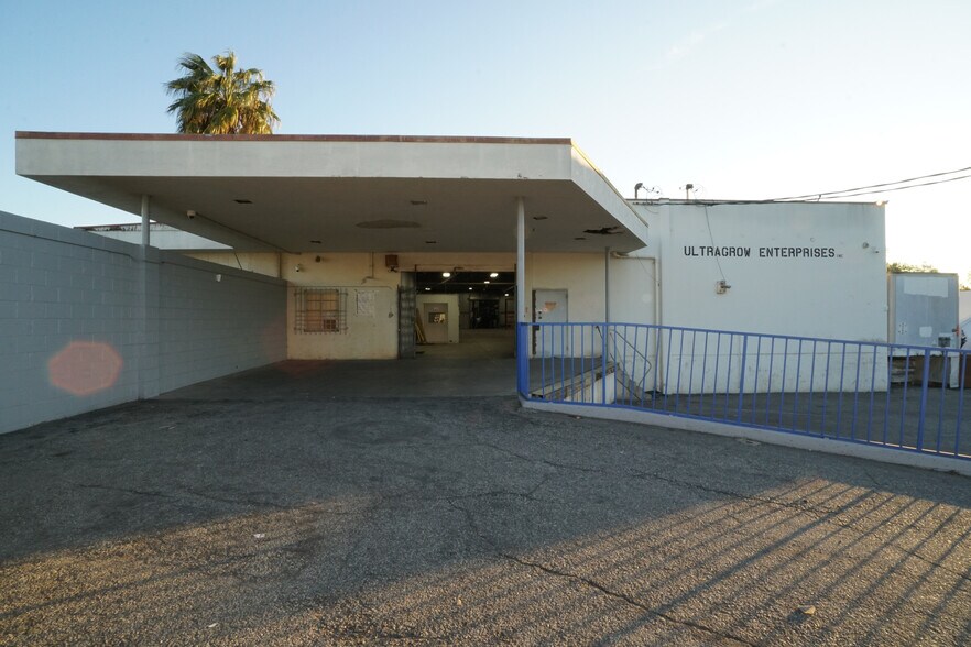 More Photos Of 13501 S Main St, Los Angeles Warehouse For Lease