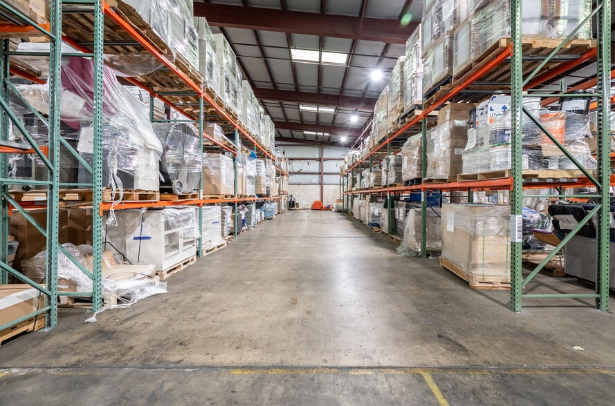 More Photos Of 32 Henry St, Bethel Warehouse For Lease