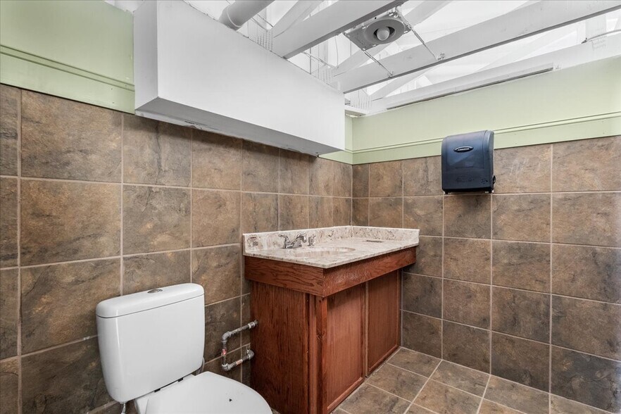 More Photos Of 1903 Grand Central Ave, Vienna General Retail For Sale