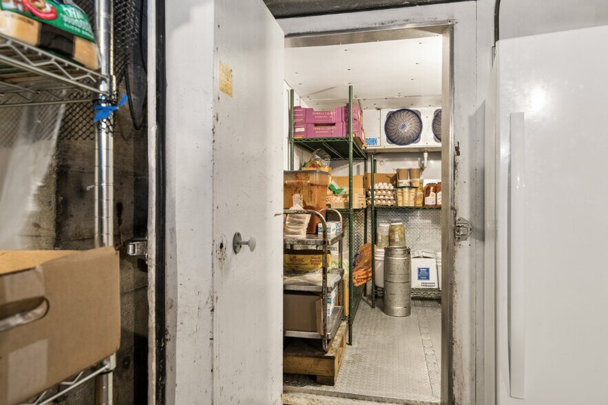 More Photos Of 2015 1st St, Tillamook General Retail For Sale