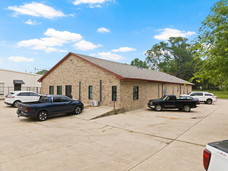 More Photos Of 107 E 11th St, Mount Pleasant Office For Sale