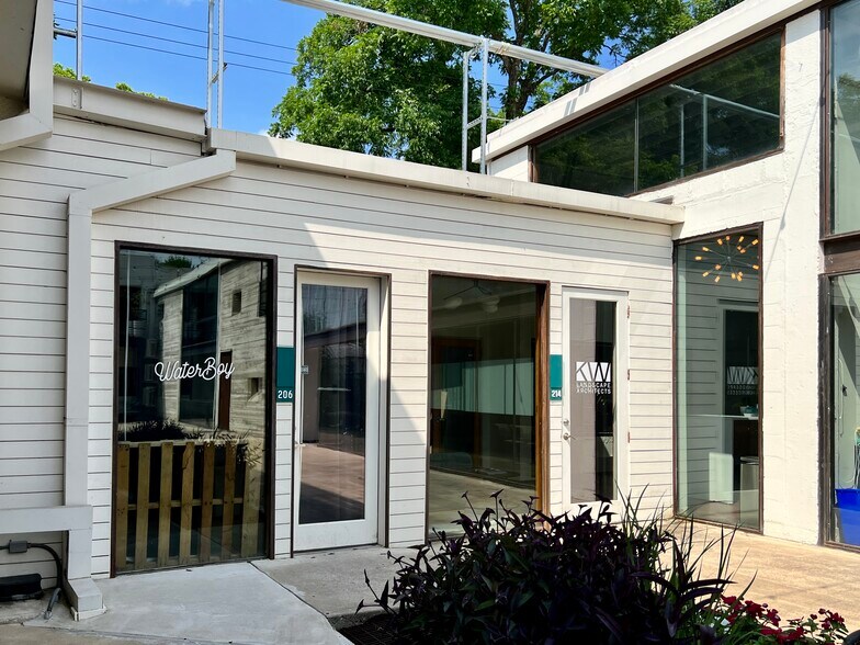 More Photos Of 2400 E Cesar Chavez St, Austin Loft Creative Space For Lease