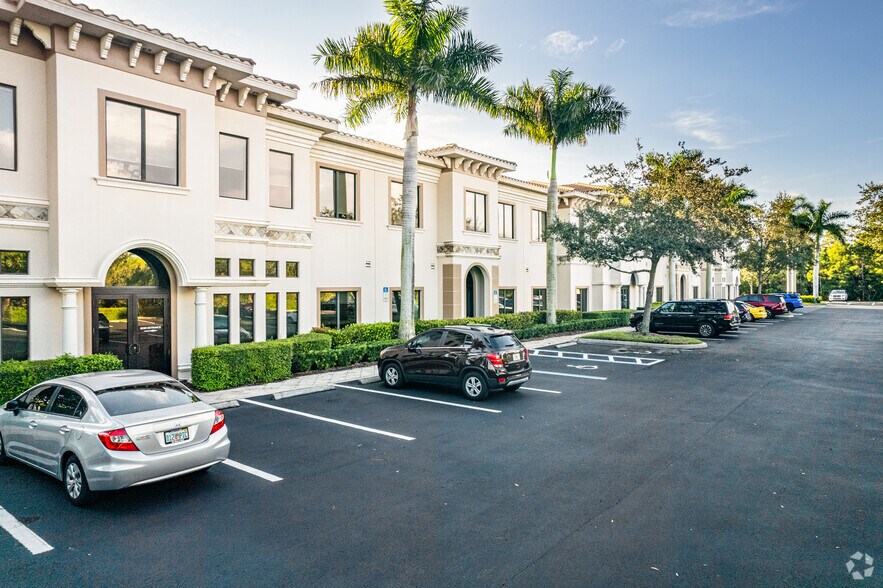 More Photos Of 12140 Carissa Commerce Ct, Fort Myers Office For Lease