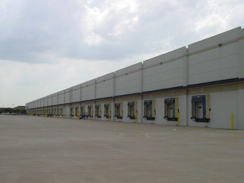 More Photos Of 14900 Frye Rd, Fort Worth Warehouse For Lease