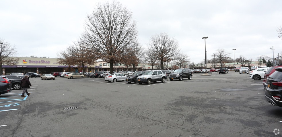 More Photos Of 181-227 Forest Ave, Glen Cove Unknown For Lease