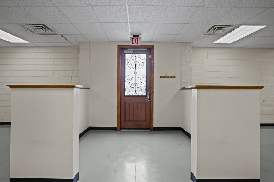 More Photos Of 157 Industrial Dr, King Warehouse For Lease