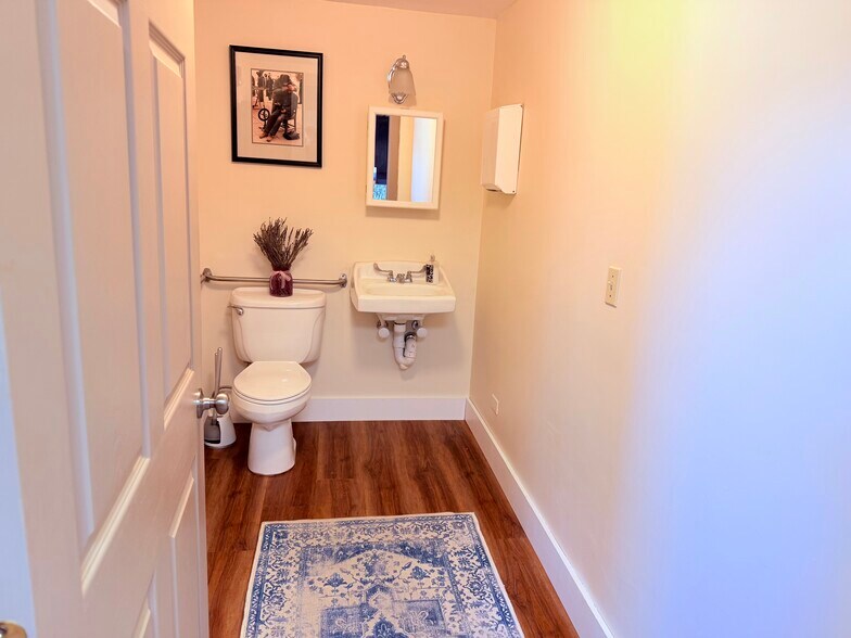 More Photos Of 45 Quassaick Ave, New Windsor Township Medical For Sale