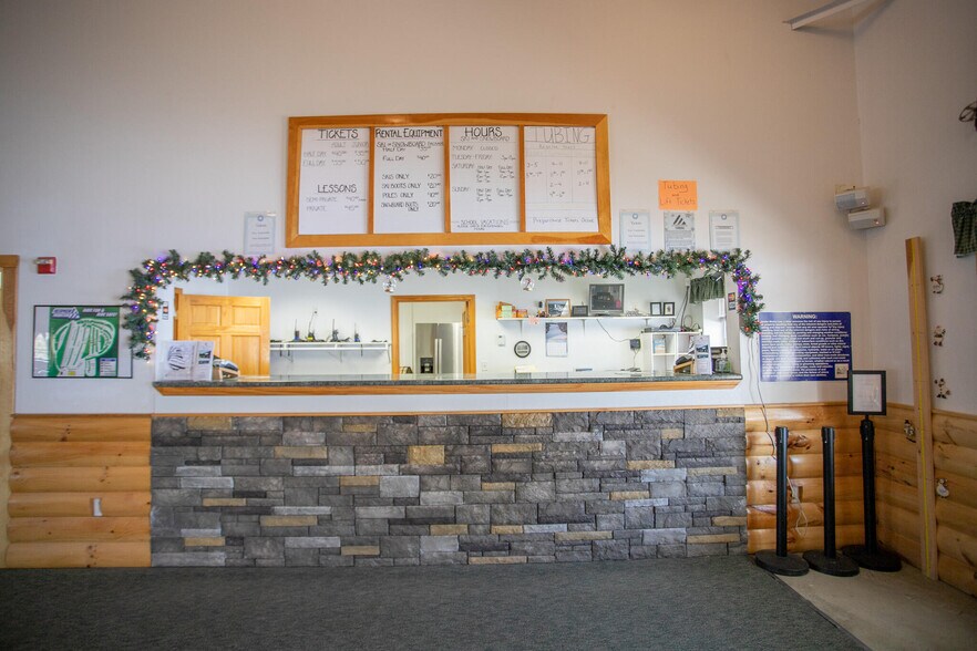 More Photos Of 441 Newburgh Rd, Hermon Sports And Entertainment For Sale