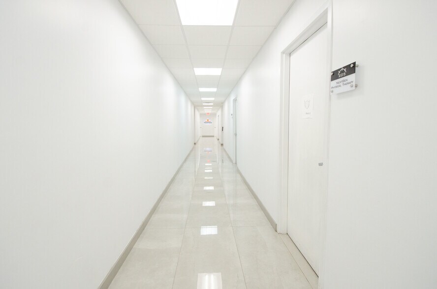 More Photos Of 7001 SW 97th Ave, Miami Office For Lease