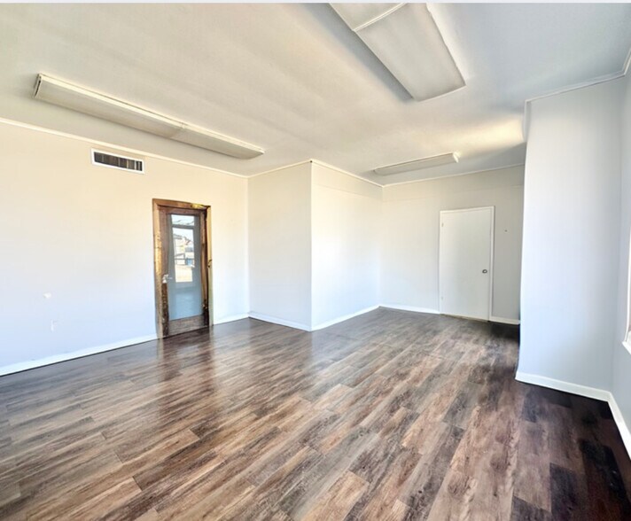 More Photos Of 600 5th St, Graham Office For Lease