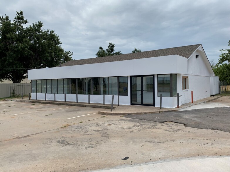 Primary Photo Of 10116 NW 10th St, Oklahoma City Storefront For Sale