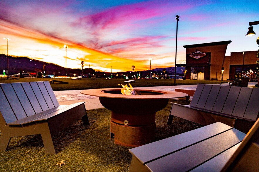 More Photos Of 2655 Teaster Ln, Pigeon Forge Unknown For Lease