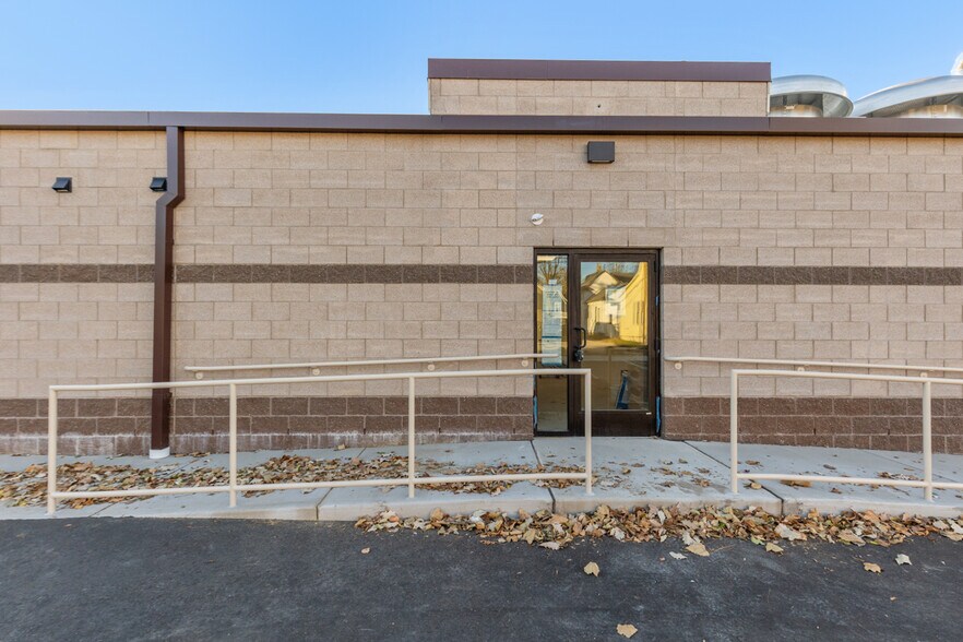 More Photos Of 1010 Cesar E Chavez Ave SW, Grand Rapids General Retail For Lease