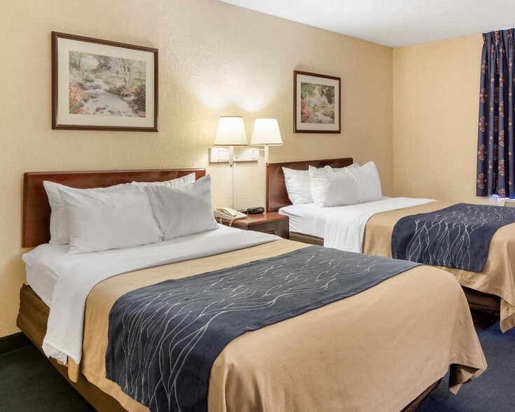 More Photos Of 2108 S Main St, Farmville Hotel For Sale