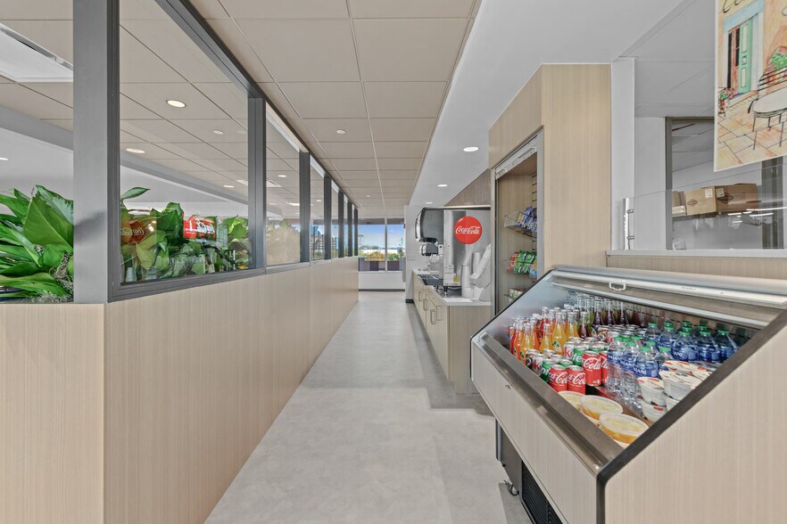 More Photos Of 630-650 Dundee Rd, Northbrook Unknown For Lease