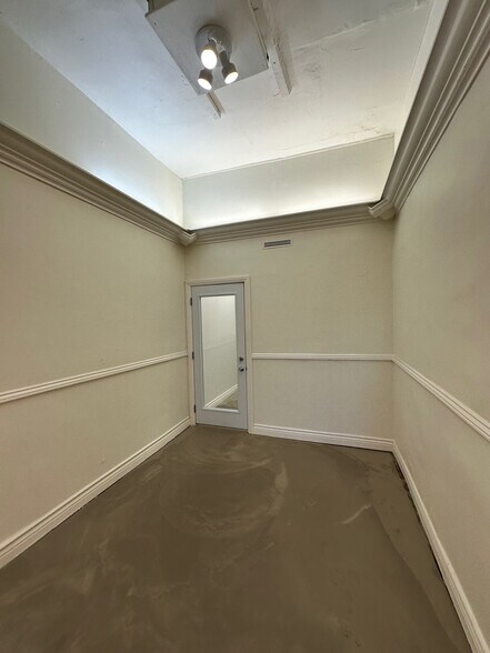 More Photos Of 111-119 N La Brea Ave, Los Angeles Storefront Retail Office For Lease