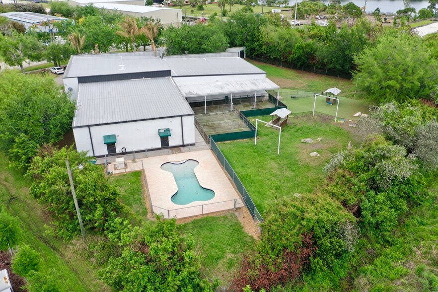 More Photos Of 1310 SW Treasure Coast Commercial Way, Stuart Service For Sale