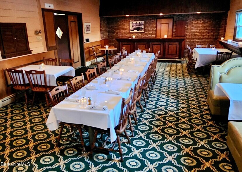 More Photos Of 650 N Main St, Sheffield Restaurant For Sale