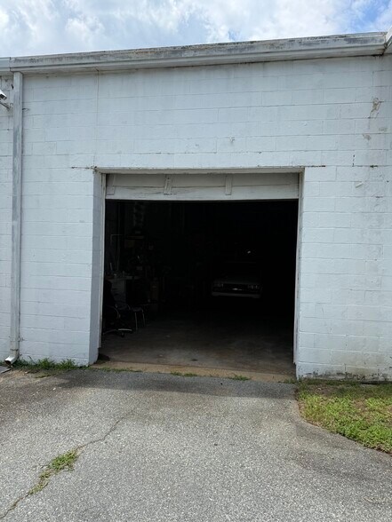 More Photos Of 1703-1705 Holbrook St, Greensboro Light Manufacturing For Sale