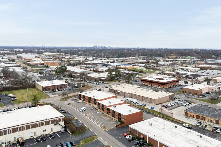 More Photos Of 10700-10714 Trenton Rd, Olivette Light Distribution For Lease