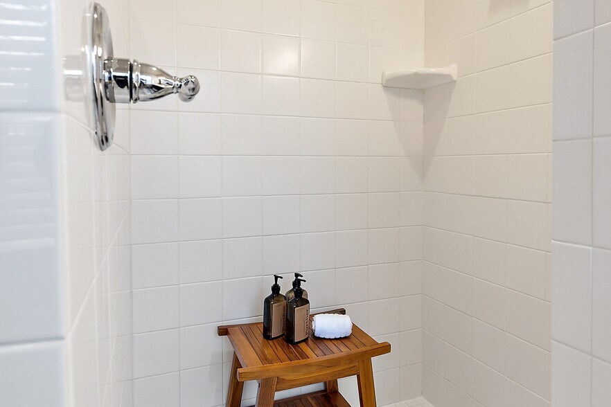 More Photos Of 240 E California St, Jacksonville Hotel For Sale