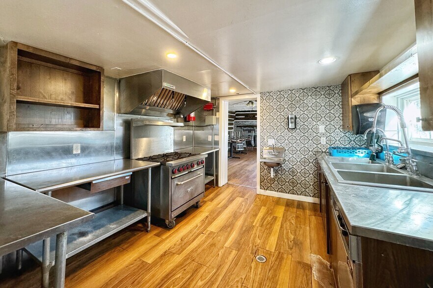 More Photos Of 25 Vista Point Rd, Santa Fe Healthcare For Sale