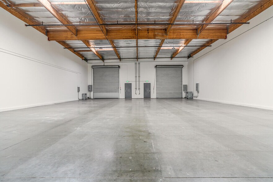 More Photos Of 12711 Ramona Blvd, Baldwin Park Warehouse For Lease