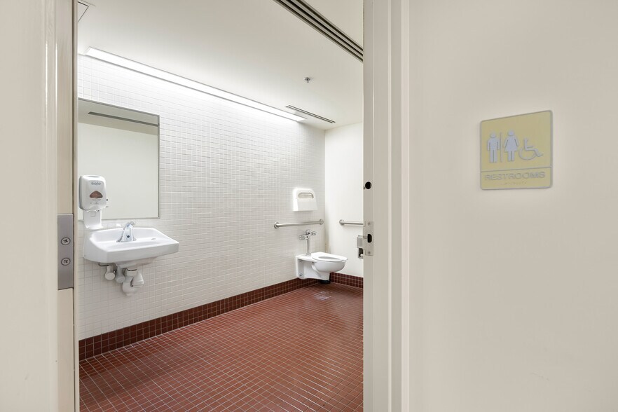 More Photos Of 301 Washington St, Columbus Office For Lease