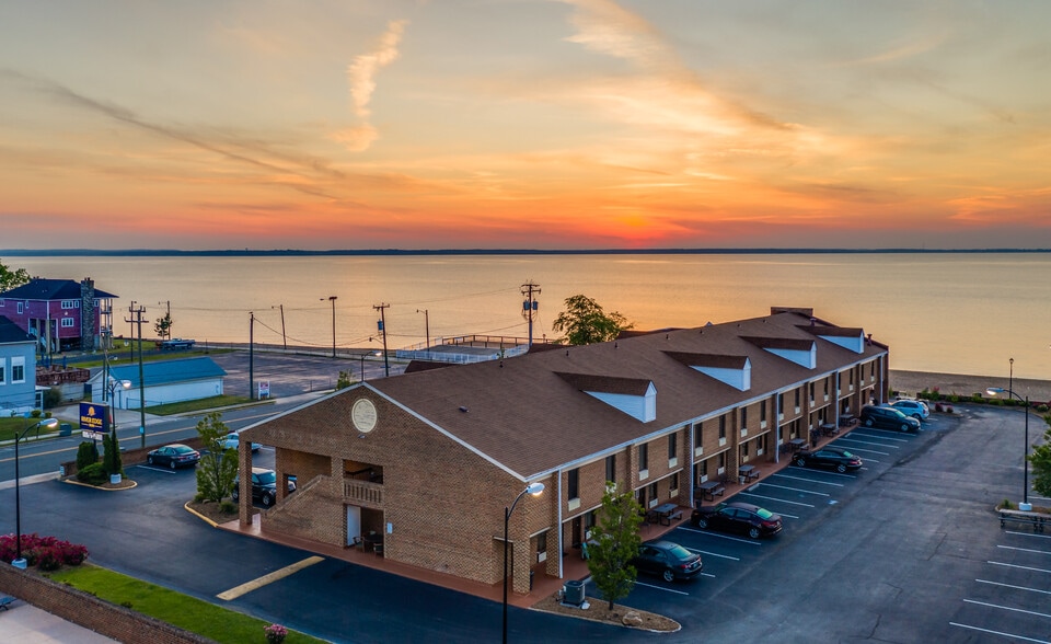 More Photos Of 30 Colonial Ave, Colonial Beach Hotel For Sale