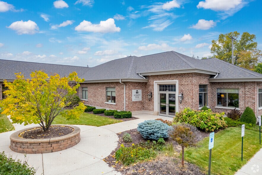 More Photos Of 900 W College Ave, Appleton Office For Lease