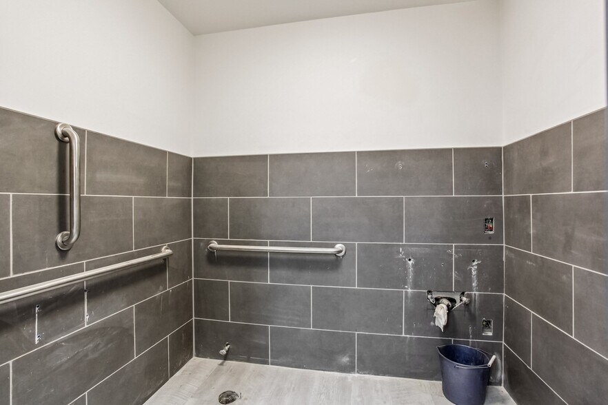 More Photos Of 405 S Pierce Ave, Louisville Warehouse For Lease