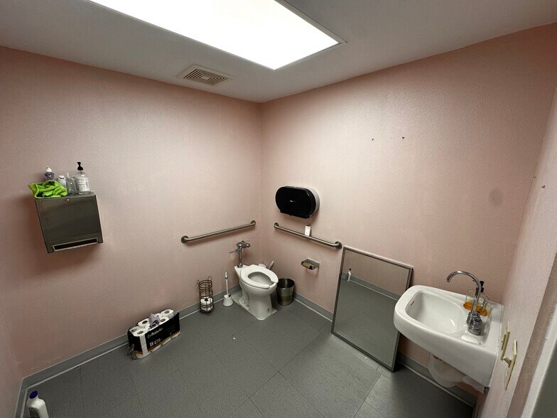 More Photos Of 1699 N Zaragoza Rd, El Paso Storefront Retail Office For Lease