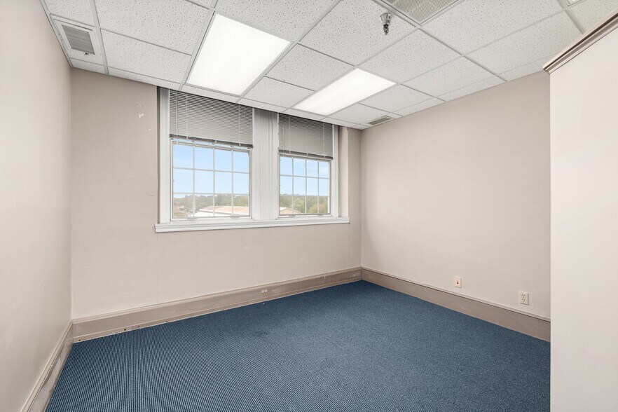 More Photos Of 380 N Main St, Mansfield Office Residential For Sale