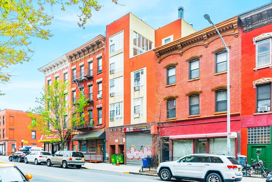More Photos Of 149 Franklin St, Brooklyn Storefront Retail Residential For Sale