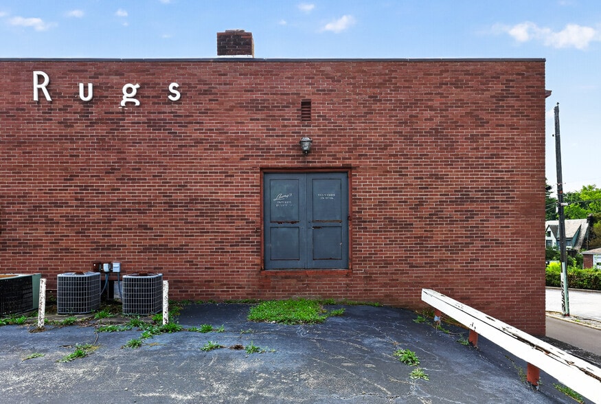 More Photos Of 4120 Market St, Youngstown Freestanding For Sale