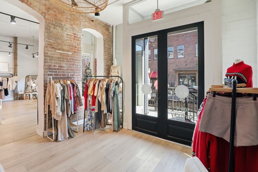More Photos Of 101 W Louisiana St, McKinney Storefront Retail Office For Lease