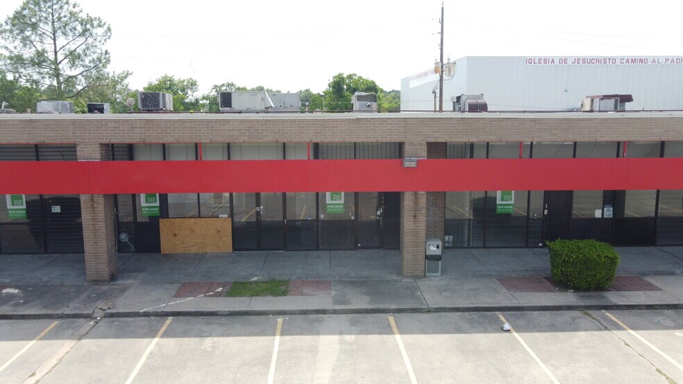 More Photos Of 1050 W Rankin Rd, Houston General Retail For Lease