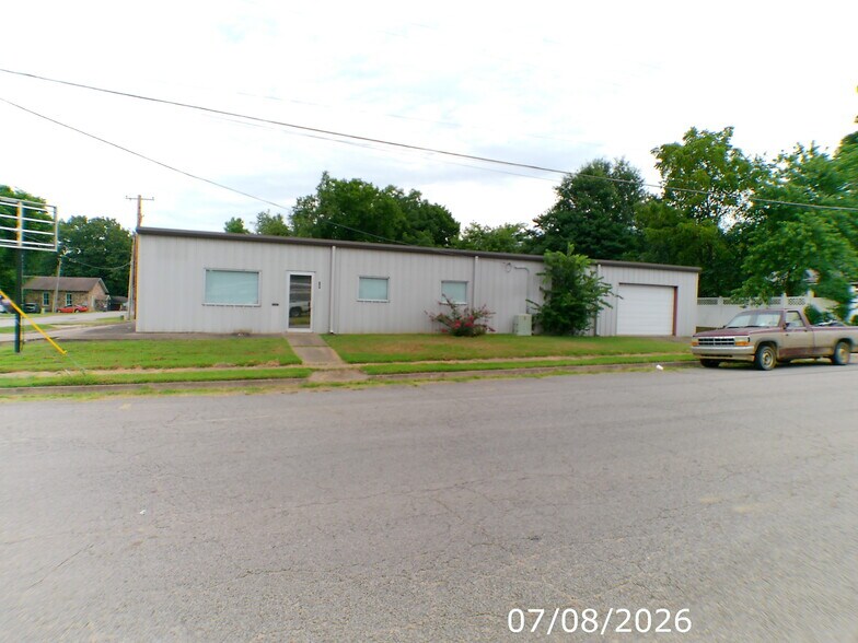 Primary Photo Of 204 N 2nd St, Ozark Office For Sale