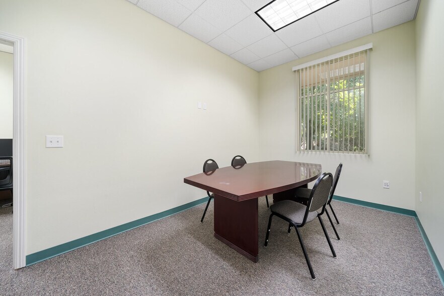 More Photos Of 106 Gateway Center Dr, Paso Robles Office For Lease