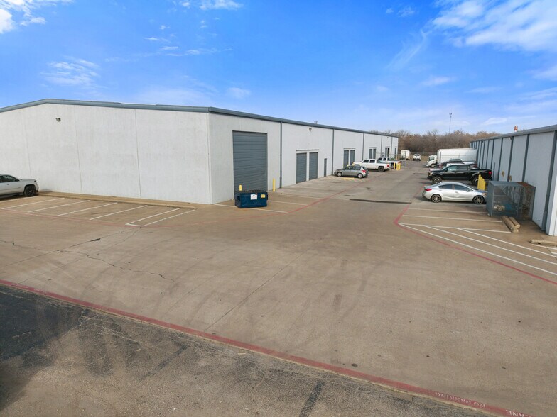 More Photos Of 812-814 Blue Mound Rd, Saginaw Warehouse For Lease
