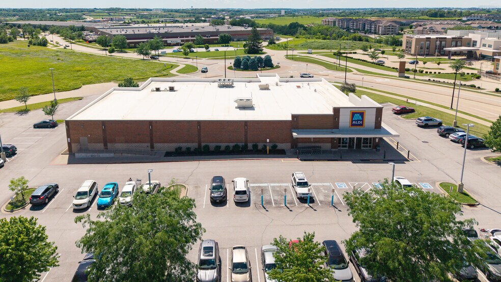 More Photos Of 2750 Heartland Dr, Coralville Supermarket For Sale