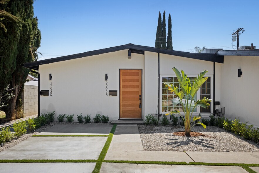 Primary Photo Of 22928 Leadwell St, West Hills Apartments For Sale