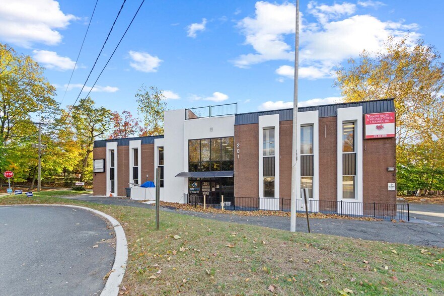 More Photos Of 201 Lower Notch Rd, Little Falls Medical For Lease