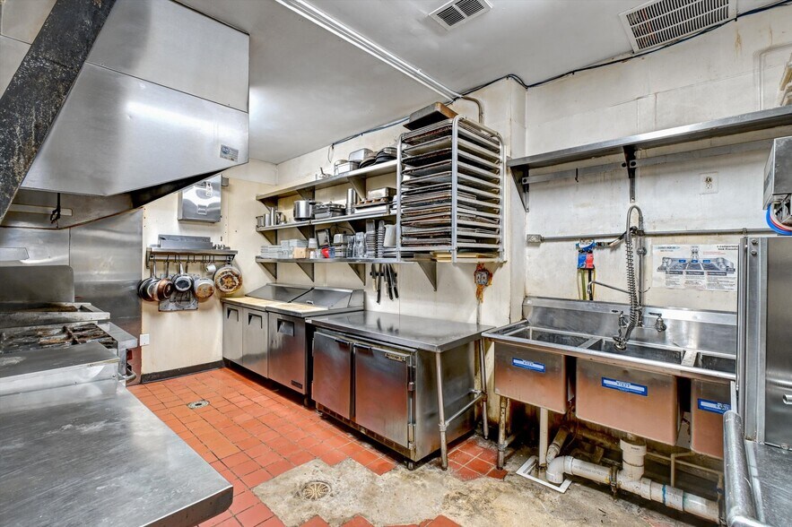 More Photos Of 15 E Centre St, Baltimore Bar For Sale