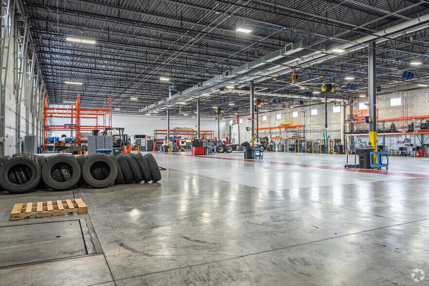 More Photos Of 525 Anderson Dr, Romeoville Warehouse For Sale