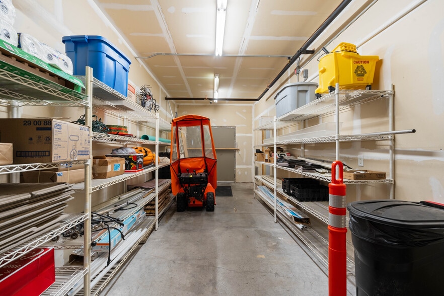 More Photos Of 54 Thomson Rd, Esko General Retail For Sale