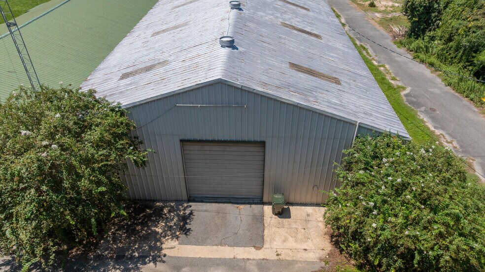 More Photos Of 510 N Walker St, Quitman Light Manufacturing For Sale